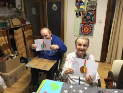 Spolupráca s Považskou knižnicou, pobočkou SNP, téma – čítanie poviedok a výroba vianočných pozdravov 