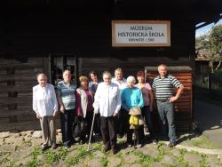 Týždeň spomienok na školské časy-NÁVŠTEVA HISTORICKEJ ŠKOLY V BRVNIŠTI