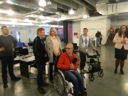 Vernisáž obrazov v klientskom centre ministerstva vnútra sr - DSCN7191