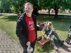 Jarné sadenie kvetín - 20250514_103515