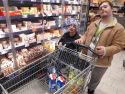 Nákupy na veľkonočné pečenie - IMG-20250403-WA0025