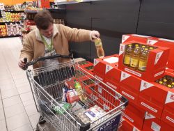Nákupy na veľkonočné pečenie - IMG-20250403-WA0028