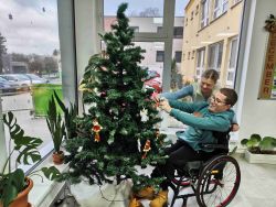 Rozsvietenie stromčeka a návšteva mikuláša - IMG_20251202_091650962