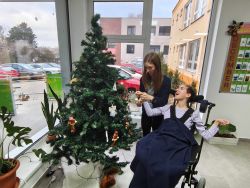 Rozsvietenie stromčeka a návšteva mikuláša - IMG_20251202_091809567m