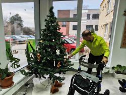 Rozsvietenie stromčeka a návšteva mikuláša - IMG_20251202_091947231 – kópia