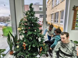 Rozsvietenie stromčeka a návšteva mikuláša - IMG_20251202_092047150 – kópia