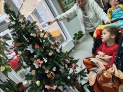 Rozsvietenie stromčeka a návšteva mikuláša - IMG_20251202_094007433m