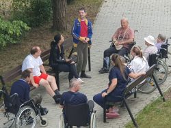 Posedenie v záhrade - 20240516_105528_zmensena