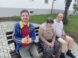 Posedenie v záhrade - IMG-2039_zmensena