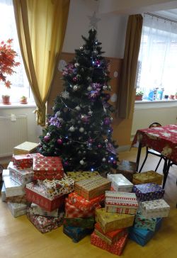 Koľko lásky sa zmestí do krabice od topánok?