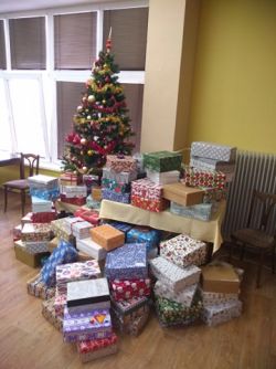 Koľko lásky sa zmestí do krabice od topánok?